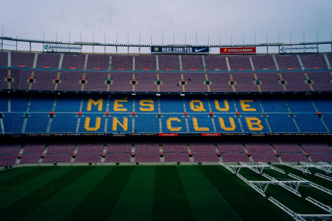 Fotografija praznog stadiona Camp Nou