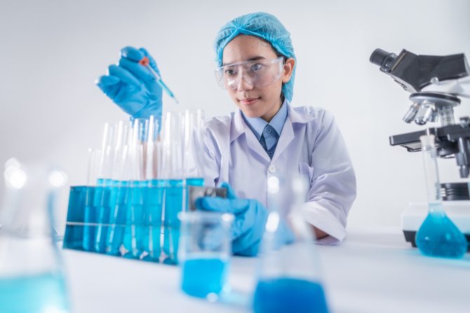 znanstvenica u laboratoriju