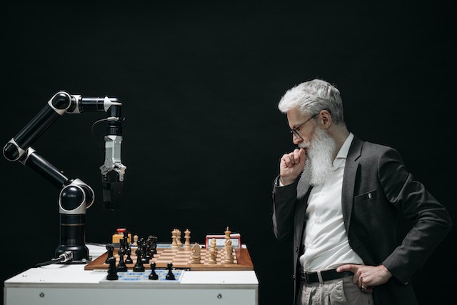 robot igra šah