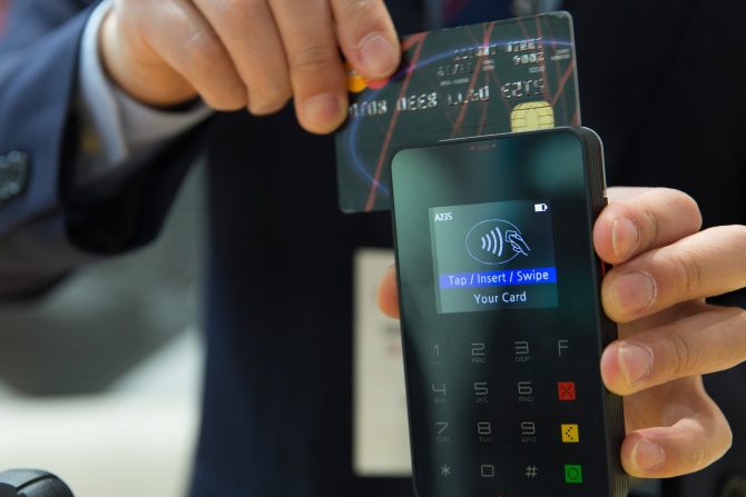 provlačenje kartice na POS aparatu